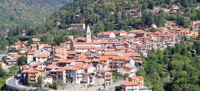 vue aerienne clocher eglise metropole